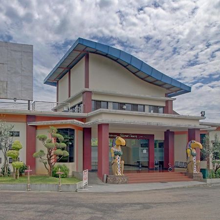 OYO 89997 Hotel Bumi Kedaton Waterpark Bandar Lampung Bagian luar foto