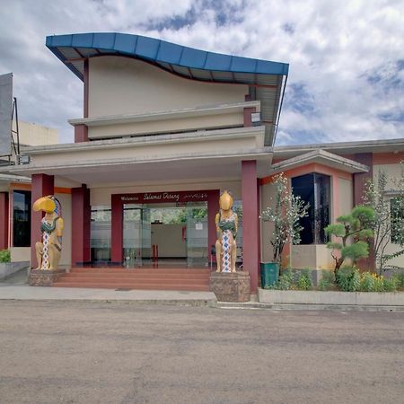 OYO 89997 Hotel Bumi Kedaton Waterpark Bandar Lampung Bagian luar foto
