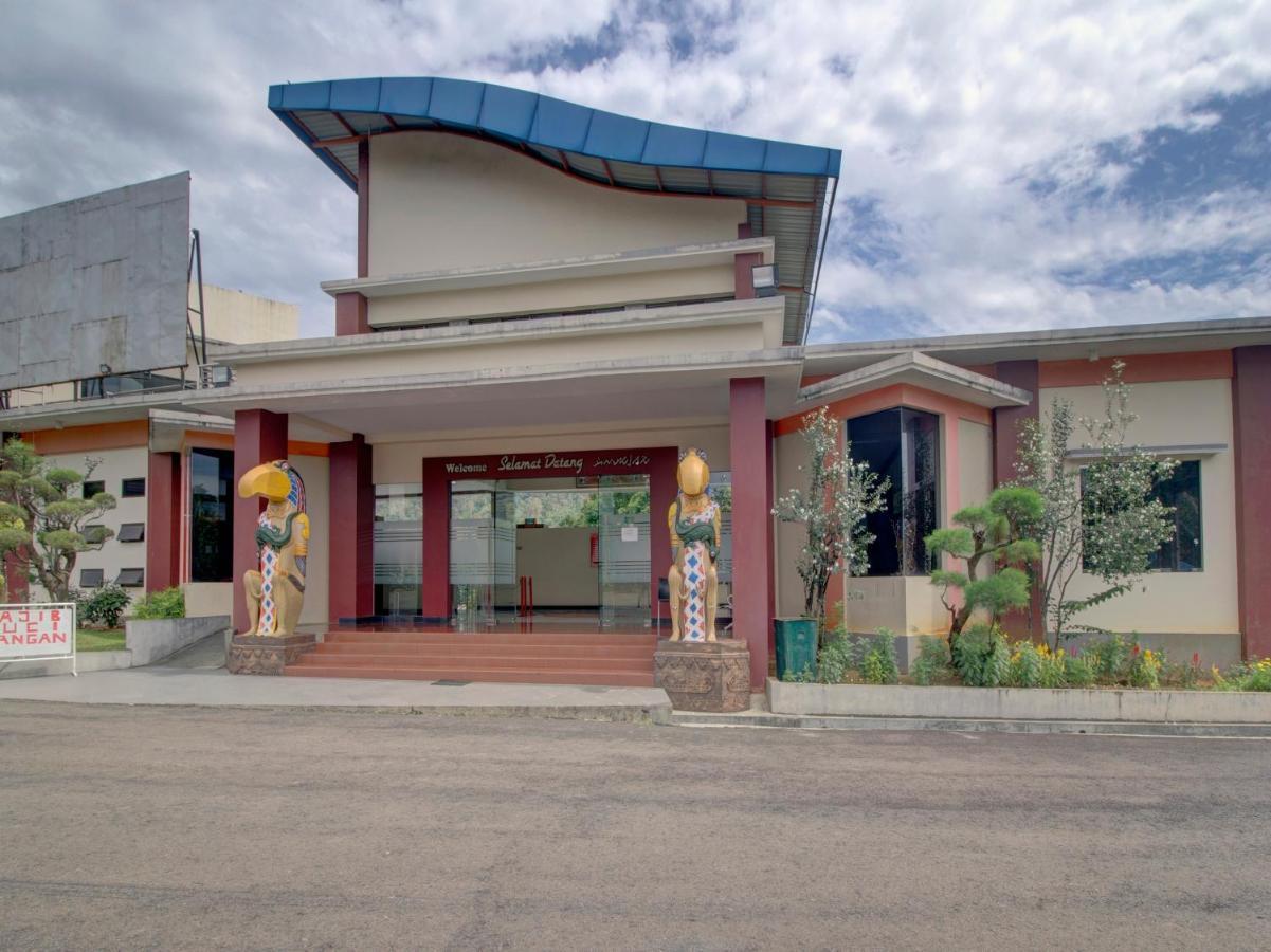 OYO 89997 Hotel Bumi Kedaton Waterpark Bandar Lampung Bagian luar foto