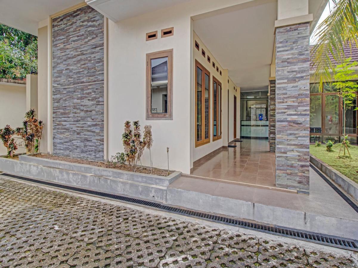 OYO 89997 Hotel Bumi Kedaton Waterpark Bandar Lampung Bagian luar foto