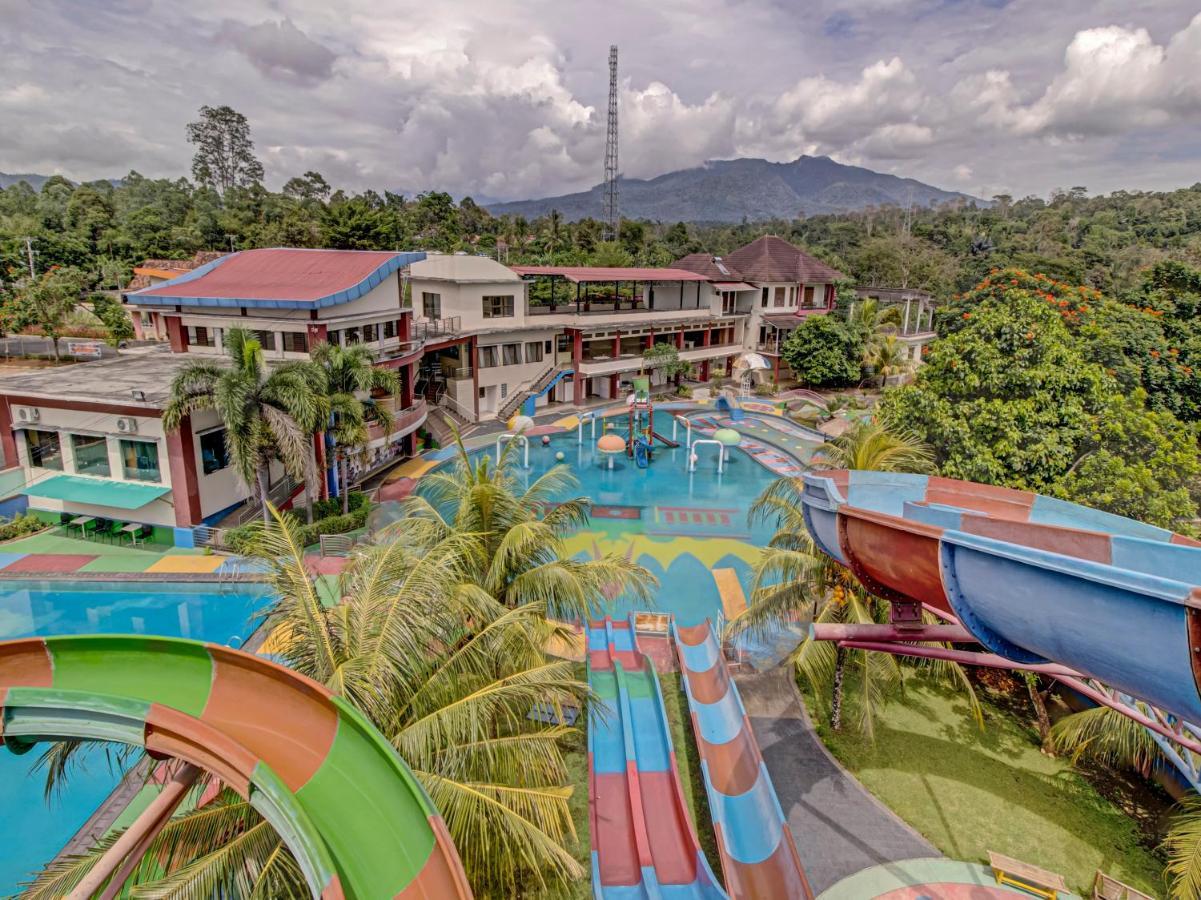 OYO 89997 Hotel Bumi Kedaton Waterpark Bandar Lampung Bagian luar foto