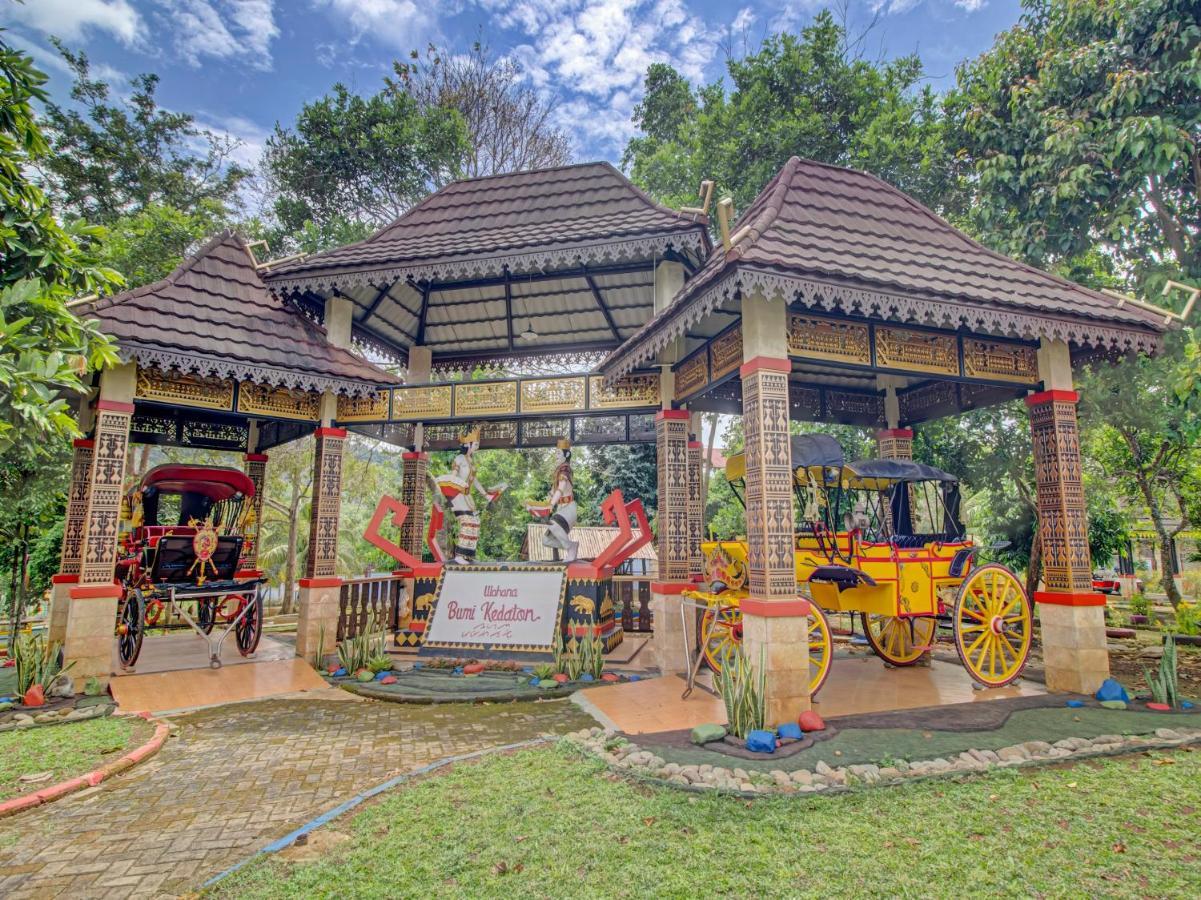 OYO 89997 Hotel Bumi Kedaton Waterpark Bandar Lampung Bagian luar foto