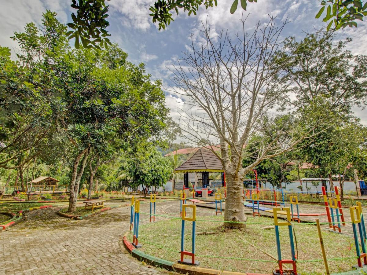 OYO 89997 Hotel Bumi Kedaton Waterpark Bandar Lampung Bagian luar foto