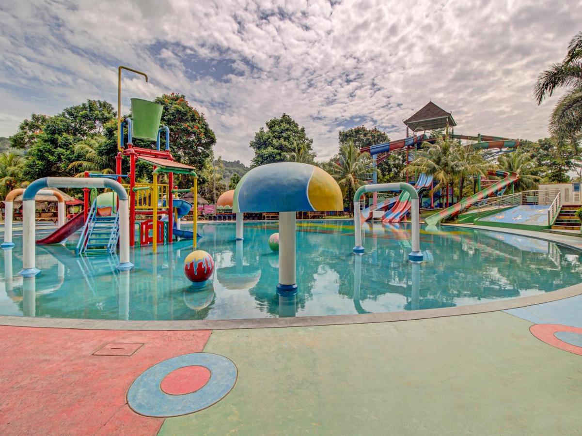 OYO 89997 Hotel Bumi Kedaton Waterpark Bandar Lampung Bagian luar foto