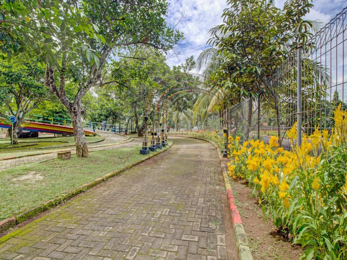OYO 89997 Hotel Bumi Kedaton Waterpark Bandar Lampung Bagian luar foto