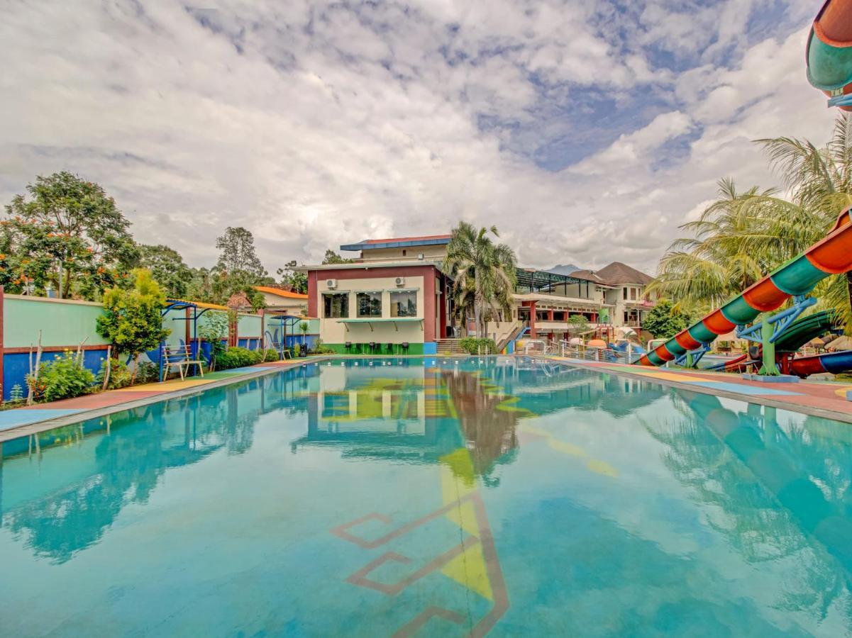 OYO 89997 Hotel Bumi Kedaton Waterpark Bandar Lampung Bagian luar foto