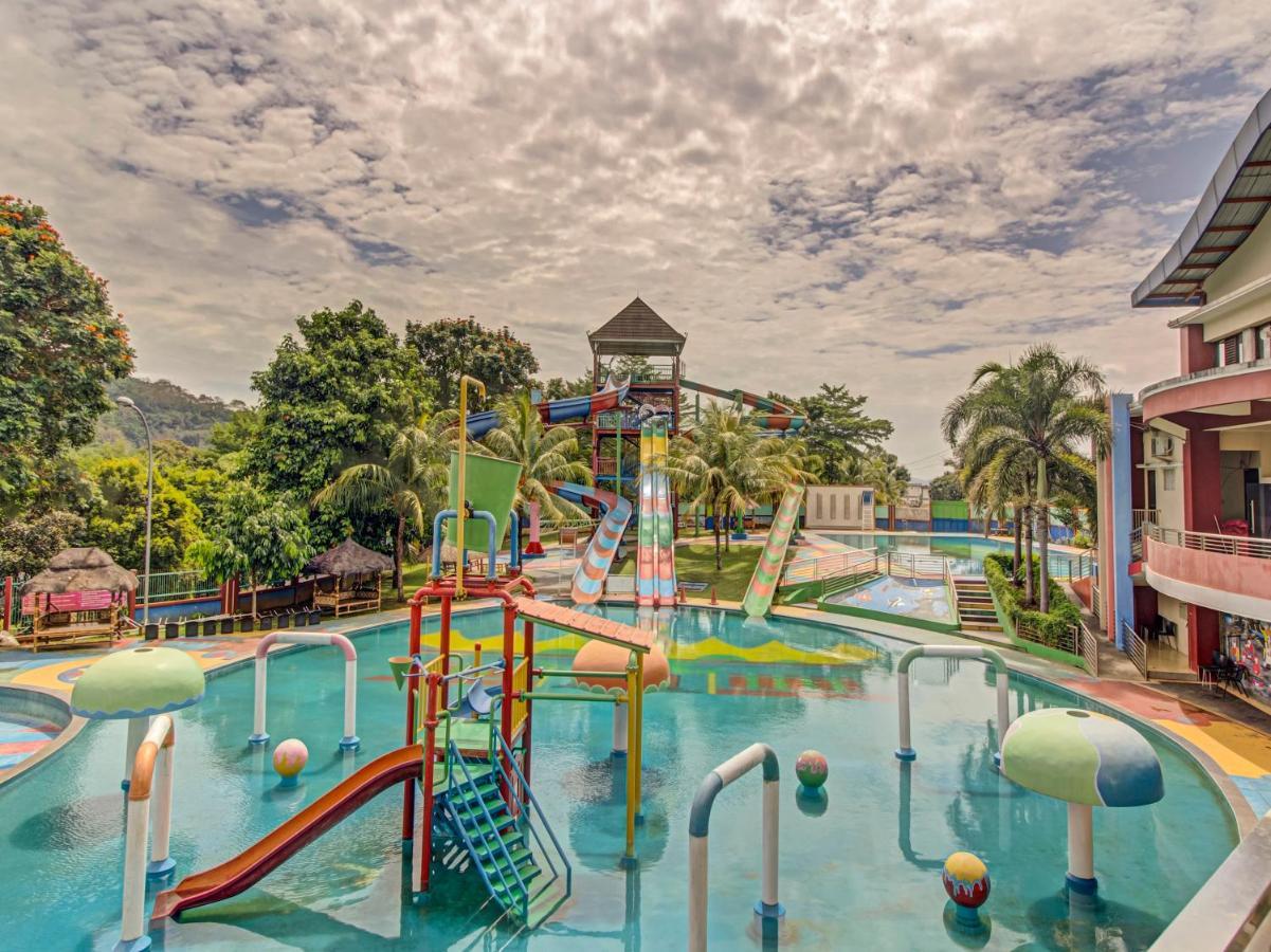 OYO 89997 Hotel Bumi Kedaton Waterpark Bandar Lampung Bagian luar foto